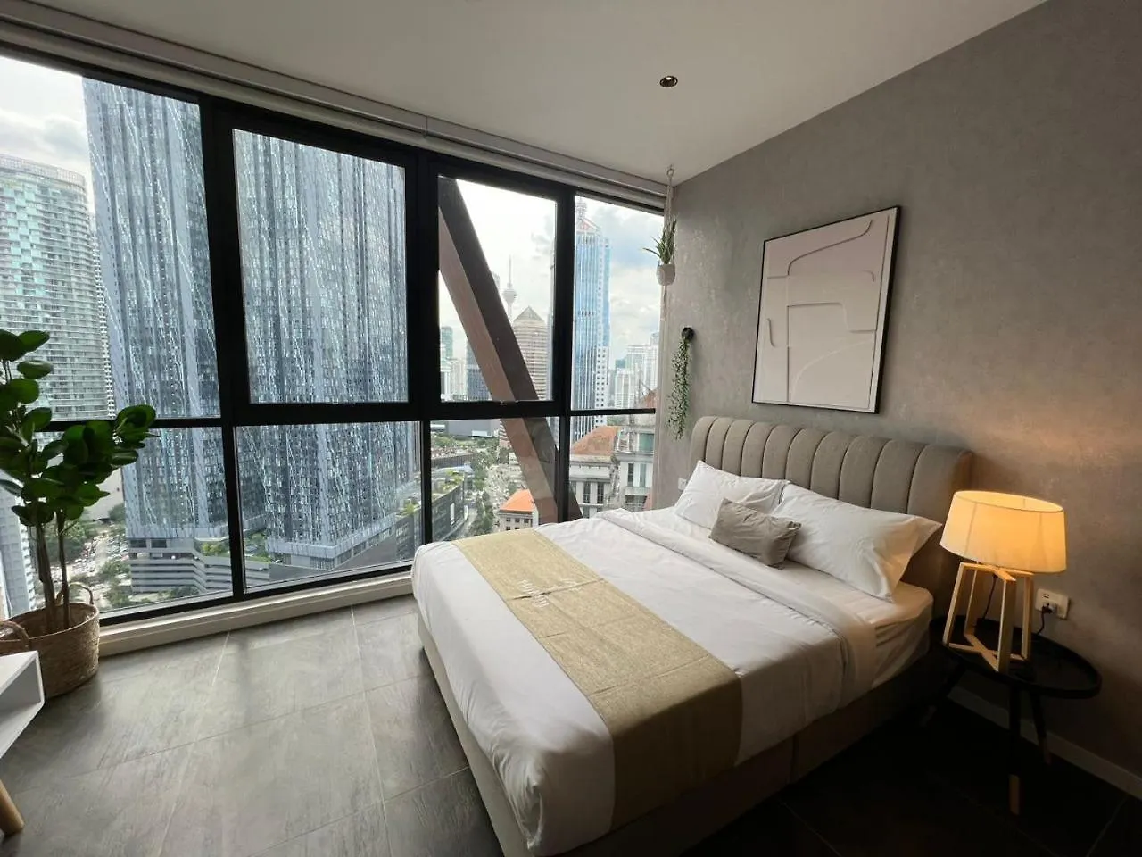 Scarletz Suites Klcc Kuala Lumpur By Okidoki Homes 0*,